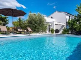 Villa Black Wood