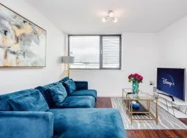 Basildon - 2-Bed - Sleeps 5 - Near Train Station