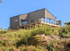 4 Bedroom Gorgeous Home In Tromøya, hotel in Veden