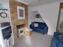 The little Blue House Cosy two bedroom cottage