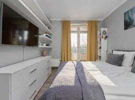 Lively Green Apartment in Wrocław with Balcony and Desk by Noclegi Renters