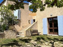 Bright place in a family house, hotel v destinaci Manosque