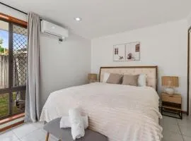 Affordable 1Bed Studio Close to Malls and Transit