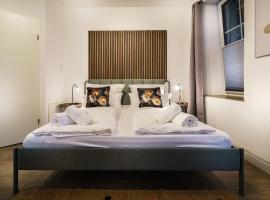 Boardinghaus Grünefeld W4 I by WOOON I Küche I Smart TV I P I Rainshower, Hotel in Mettingen