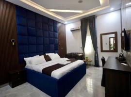Hotel Delacruxe, hotel ve Warri