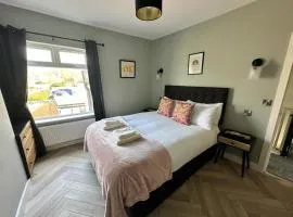 Bronte Cottage - Quirky, central, 2bed, seaside