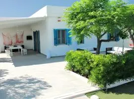 Charming house with garden in Monopoli with direct access to the beach