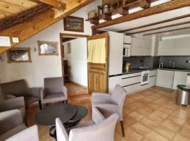 Chalet 11 pers, 5 ch, pied des pistes, balcon, parking, Wi-Fi, cheminée, Serre Chevalier - FR-1-762-27