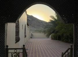 Rustic Mountain Oasis, hotel v destinaci Sayḩ aş Şaqlah