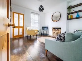 Swift Host - 2 Bedroom House - Stylish - Parking - Football Ground