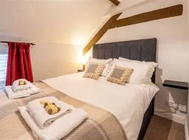 Apartment on Watergate Street By Cheshire Escapes
