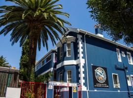 Big Blue Backpackers, hotel in Cape Town