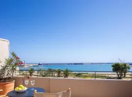 Chryssi Seafront Living, 03 Suite, right on the beach in Rethymno!