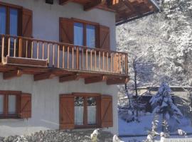 Bilocale relax in Cesana, hôtel à Césane