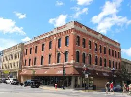 Vibrant 3BR in Heart of Downtown La Crosse