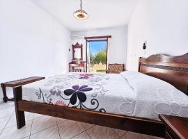 Katerina Apartments, hotel di Marathokampos