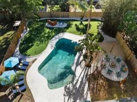 Luxury Getaway - Sleeps 12 Pool HTD Beach Closeby