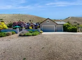 4BR Relaxing Escape with Pool, Jacuzzi and Views