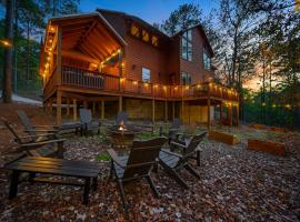 Sleeps18-Walk2Town-HotTub-Firepit-Playground-Games, hotel in Broken Bow