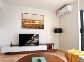 Edge West Home at handy location, hotel v Aucklandu