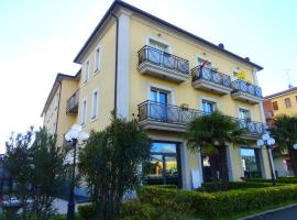 Albergo Sirena โรงแรม 3 ดาวในBazzano