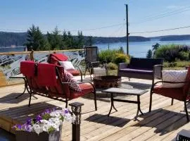 Cozy Quiet Suite with Private Hot Tub with Ocean Views