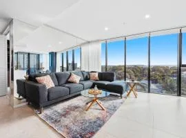 Luxury 3-BR Gold Coast with Breathtaking Views
