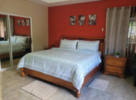 Dw apartments with garage and hot tub, apartmán v destinaci Mandeville
