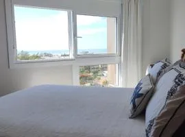 Apto Torres com vista para o Mar, 3 suítes, sacada com churrasqueira