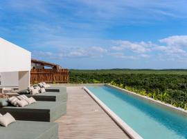 Tropical 2 Bedroom | Private Balcony & Rooftop | Casago, caba&ntilde;a o casa de campo en Tulum