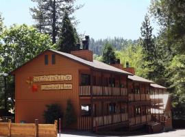 Sleepy Hollow Cabins and Hotel，Crestline的飯店