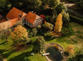 Modern Holiday Home With Charm And Swimming Pond, khách sạn ở Wiefelstede
