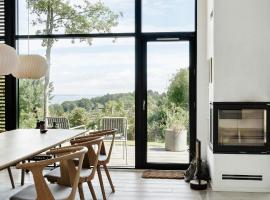 Ice Age Landscapes And Garden Retreats, hotel in Fårevejle