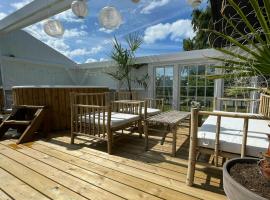 Southern Flair In Modern Danish Summer House, hotel in Neder Lysabild