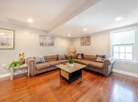 74R - 2BR Quincy - Romantic Stay near Wollaston Beach