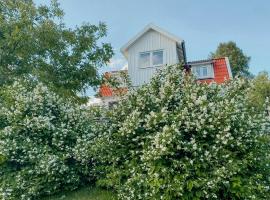 30S Holiday Home Near Nature And Sea, hotel i Henån