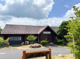 コテージアンドバーベキュー 上の台緑の村, casa de campo em Mori