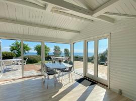 Home In Horne Sommerland With Sea View – hotel w mieście Fåborg