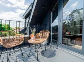 Superb Top Floor 1-Bedroom Flat With Charming Two Balconies