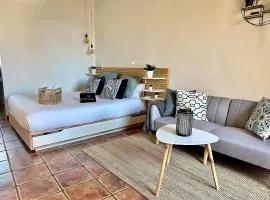 ツ Loft with Private Terrace 5 Minutes Walking from the Beach