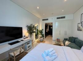 ASHRI HH, Bohemian Style Condo in Downtown, hotel Dubajban