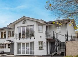 Villa i Sollentuna - Lyx, Komfort och Privat Gym, hotel v destinaci Sollentuna
