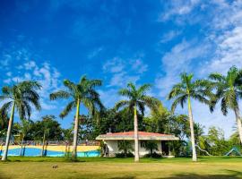 SRK Farm and Resort, hotel in Anjār