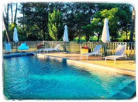 Au Clair Des Landes, hotel v destinaci Castets