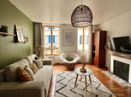 Viesnīca "Le Noeud vert" Appartement sur le thème de Nevers, 65 m2 en coeur de ville, parking à 200M avec accès inclus à salle de sport de 2000m2, Sauna & Hammam pilsētā Nevēra