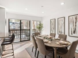 Renovated Riverfront 3 BR, 2 BA with Pool - Walk to Town!, hotel em Aspen