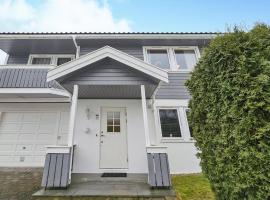 4 Bedroom Awesome Home In Sandefjord, hotel de luxe a Sandefjord