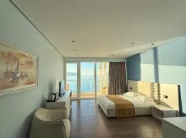 Maxi Room