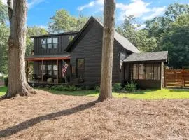 Midnight Sanctuary at Mystic Falls - 3 Bedrooms and 2 Bathrooms 1 Mile from Clocktower, Mystic Grill and the Square