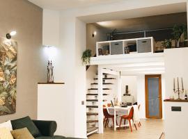 VOK Luxury Home I Tropical Living I 2 Levels Loft, отель в Араде